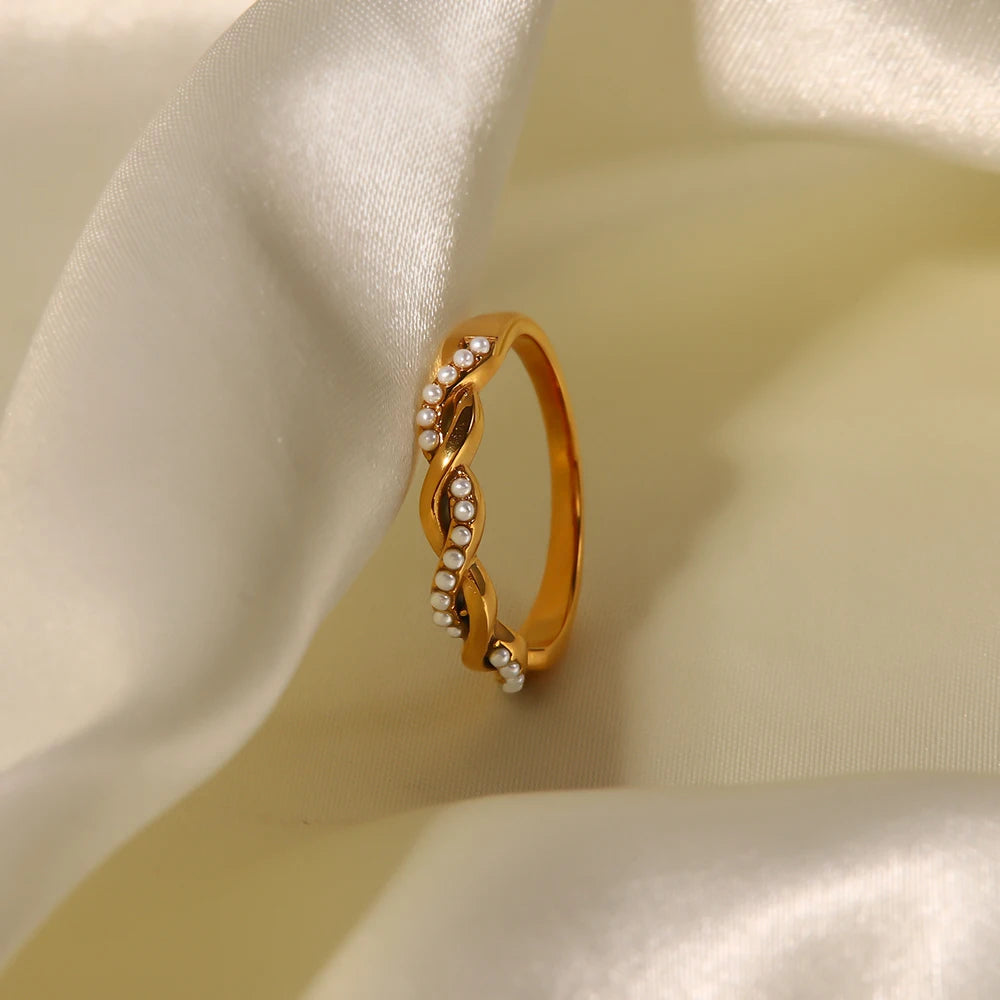 Ursa 18K Gold Twisted Pearl Ring